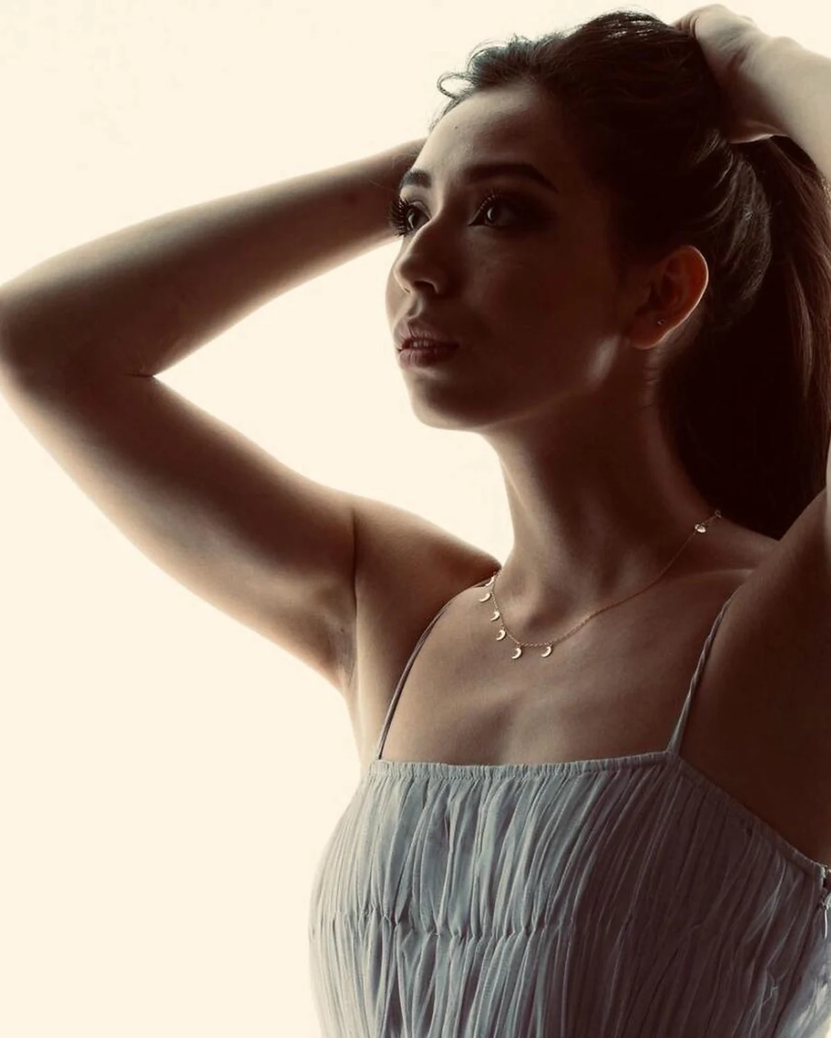 Lilian Urbas als Clara Belle